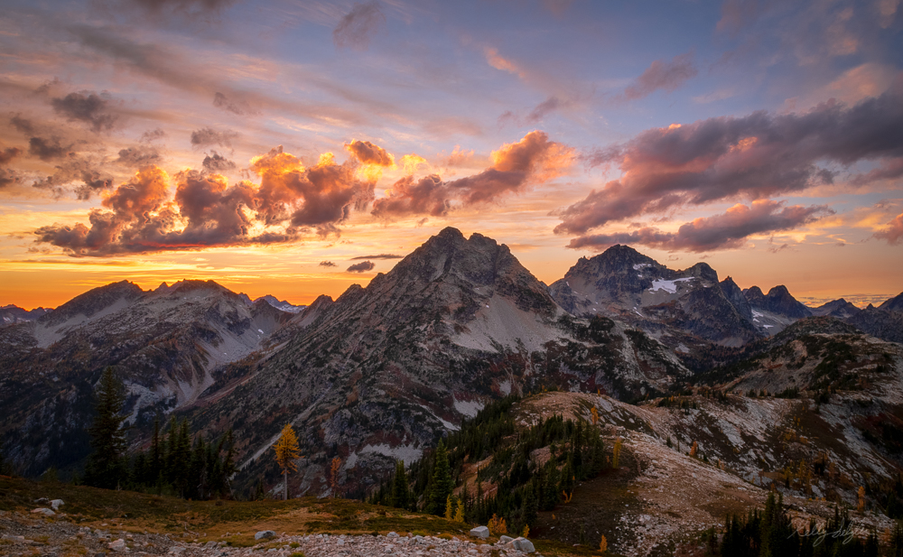 After climbing Black Peak, I wanted to stay for sunset and see if I could capture some magic. I wasn't disappointed!